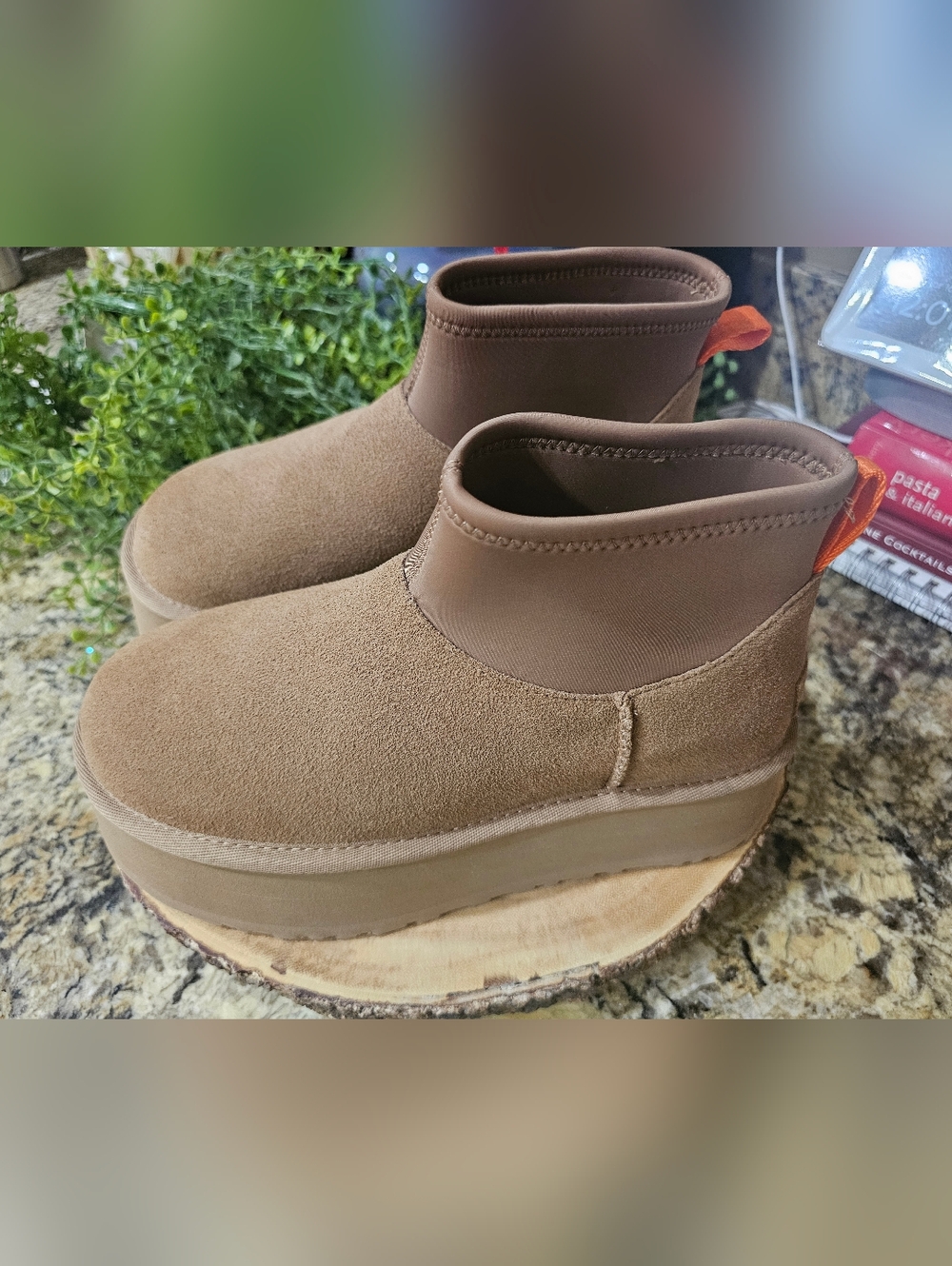UGG - Picture 9 of 9